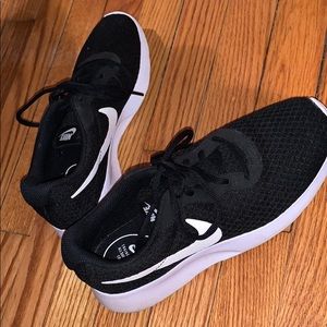 Nike tennis shoes